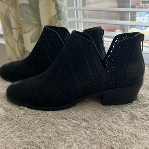 Vince Camuto Prasata leather cutout bootie